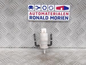 Used Windscreen washer pump BMW Mini One/Cooper (R50) 1.6 16V One Price € 7,50 Margin scheme offered by Automaterialen Ronald Morien B.V.