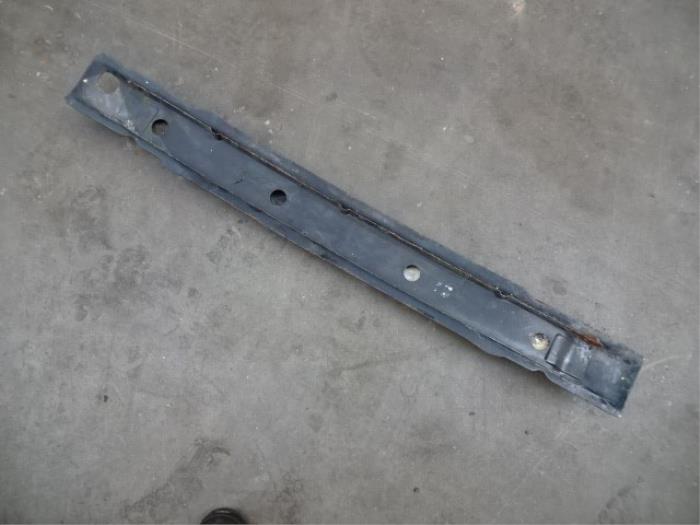 Rear bumper frame from a Volkswagen New Beetle (9C1/9G1) 2.0 2000