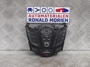 Usados Panel de control de radio Ford Fiesta 6 (JA8) 1.0 EcoBoost 12V 100 Precio € 49,00 Norma de margen ofrecido por Automaterialen Ronald Morien B.V.