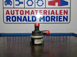 Usagé Pompe à eau supplémentaire Opel Corsa D 1.3 CDTi 16V ecoFLEX Prix € 45,00 Règlement à la marge proposé par Automaterialen Ronald Morien B.V.
