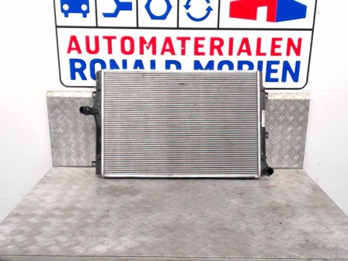Used Radiator Volkswagen Jetta IV (162/16A) 2.0 TDI 16V Price € 34,99 Inclusive VAT offered by Automaterialen Ronald Morien B.V.