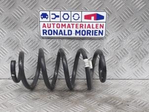 Gebrauchte Schraubenfeder hinten BMW 2 serie Active Tourer (F45) 220i 2.0 TwinPower Turbo 16V Preis € 40,00 Margenregelung angeboten von Automaterialen Ronald Morien B.V.