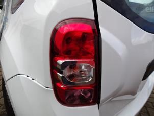 Used Taillight, left Dacia Duster (HS) 1.5 dCi Price € 45,00 Margin scheme offered by Automaterialen Ronald Morien B.V.