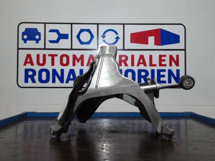 Used Engine mount Audi A4 Allroad Quattro (B9) 2.0 TFSI 16V Price € 29,00 Inclusive VAT offered by Automaterialen Ronald Morien B.V.