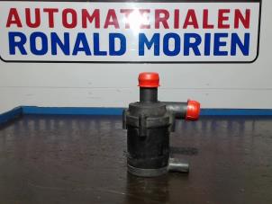 Usados Bomba de agua adicional Volkswagen Passat 4Motion (3C2) 3.2 VR6 FSI 24V Precio € 75,00 Norma de margen ofrecido por Automaterialen Ronald Morien B.V.