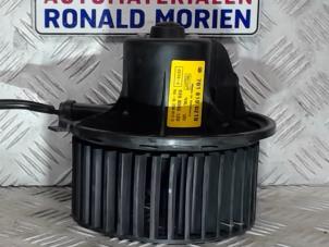 Usados Motor de ventilador de calefactor Volkswagen Transporter/Caravelle T4 2.5 TDI Precio € 45,00 Norma de margen ofrecido por Automaterialen Ronald Morien B.V.