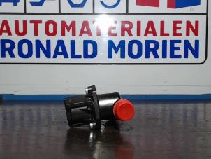 Used Additional water pump Renault Scénic III (JZ) 1.2 16V TCe 130 Price € 78,65 Inclusive VAT offered by Automaterialen Ronald Morien B.V.