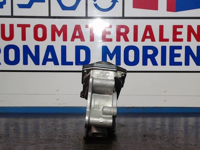 Throttle body from a Renault Clio IV Estate/Grandtour (7R) 1.2 TCE 16V EDC 2015