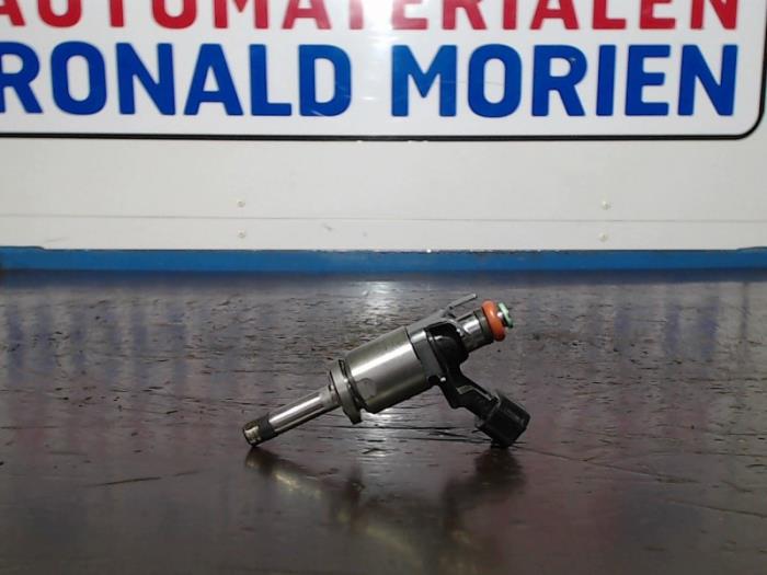 Injector (petrol injection) from a Renault Clio IV Estate/Grandtour (7R) 1.2 TCE 16V EDC 2015