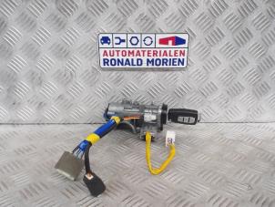 Used Ignition lock + key Ssang Yong Rodius 2.0 e-200 Xdi 16V 4WD Price € 150,00 Margin scheme offered by Automaterialen Ronald Morien B.V.