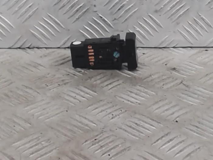 Schalter van een SsangYong Rodius 2.0 e-200 Xdi 16V 4WD 2015