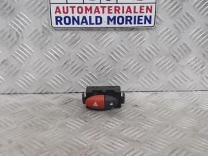 Gebrauchte Panikbeleuchtung Schalter Renault Master IV (FV) 2.3 dCi 110 16V FWD Preis € 10,00 Margenregelung angeboten von Automaterialen Ronald Morien B.V.