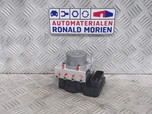 Używane Pompa ABS Suzuki Celerio (LF) 1.0 12V Cena € 155,00 Procedura marży oferowane przez Automaterialen Ronald Morien B.V.