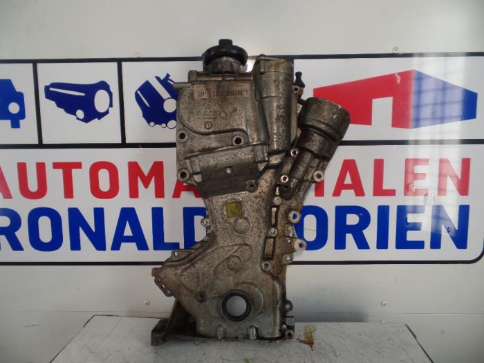 Usagé Couvercle de distribution Volkswagen Polo IV (9N1/2/3) 1.4 FSI 16V Prix € 125,00 Règlement à la marge proposé par Automaterialen Ronald Morien B.V.