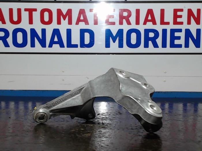 Power steering pump mounting bracket