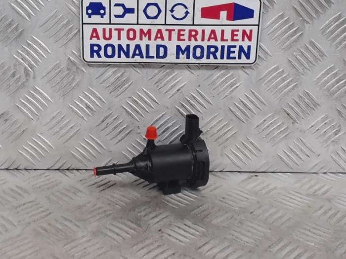 Używane Rózne Mercedes A (W176) 1.6 A-180 16V Cena € 20,00 Procedura marży oferowane przez Automaterialen Ronald Morien B.V.