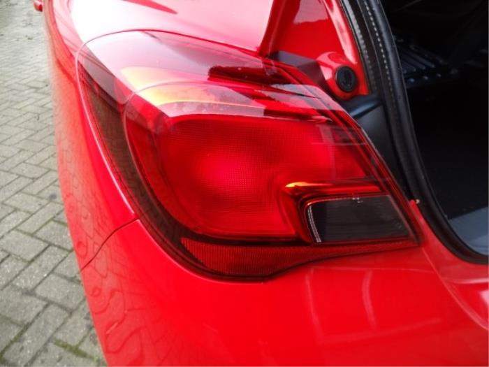 Feu arrière secondaire gauche d'un Vauxhall Corsa IV 1.2 16V 2015