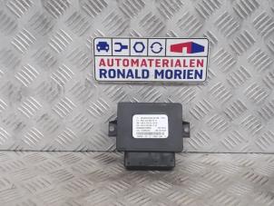 Usados Módulo de freno de mano Mercedes A (W176) 1.6 A-180 16V Precio € 90,00 Norma de margen ofrecido por Automaterialen Ronald Morien B.V.