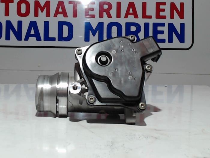 Usagé Boîtier accélérateur Mercedes A (W176) 1.5 A-160 CDI, A-160d 16V Prix € 45,00 Règlement à la marge proposé par Automaterialen Ronald Morien B.V.