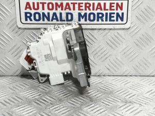Usagé Serrure portière mécanique 4portes arrière gauche Audi Q5 (8RB) 3.0 TDI V6 24V Quattro Prix € 30,00 Prix TTC proposé par Automaterialen Ronald Morien B.V.