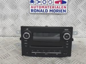 Usagé Radio/Lecteur CD Opel Vivaro Prix € 150,00 Règlement à la marge proposé par Automaterialen Ronald Morien B.V.