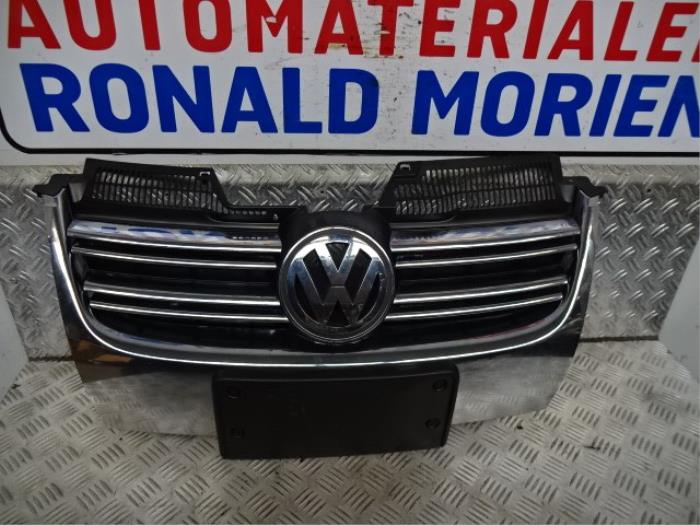 Używane Grill Volkswagen Jetta Cena € 75,00 Z VAT oferowane przez Automaterialen Ronald Morien B.V.