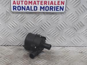 Usagé Pompe à eau supplémentaire Opel Vivaro Prix € 25,00 Règlement à la marge proposé par Automaterialen Ronald Morien B.V.
