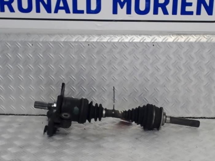 Front drive shaft, left from a Opel Frontera (6B) 2.2i 16V 2001