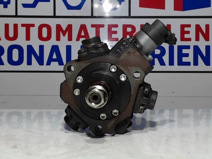 Usagé Pompe diesel Hyundai i30 (FD) 1.6 CRDi 16V VGT HP Prix € 125,00 Règlement à la marge proposé par Automaterialen Ronald Morien B.V.
