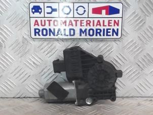 Usados Motor de ventanilla de puerta Opel Astra G (F08/48) 1.6 Precio € 30,00 Norma de margen ofrecido por Automaterialen Ronald Morien B.V.
