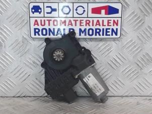 Usados Motor de ventanilla de puerta Opel Astra G Caravan (F35) 2.0 DTi 16V Precio € 30,00 Norma de margen ofrecido por Automaterialen Ronald Morien B.V.