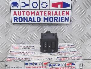 Używane Przelacznik reflektora LHV Opel Vivaro Cena € 15,00 Procedura marży oferowane przez Automaterialen Ronald Morien B.V.