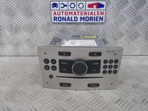 Usados Reproductor de CD y radio Opel Astra H GTC (L08) 1.3 CDTI 16V Ecotec Precio € 95,00 Norma de margen ofrecido por Automaterialen Ronald Morien B.V.