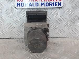 ABS Pumpe van een Ford Transit 2.4 TDCi 16V 2008