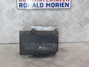 ABS Pumpe van een Ford Transit 2.4 TDCi 16V 2008