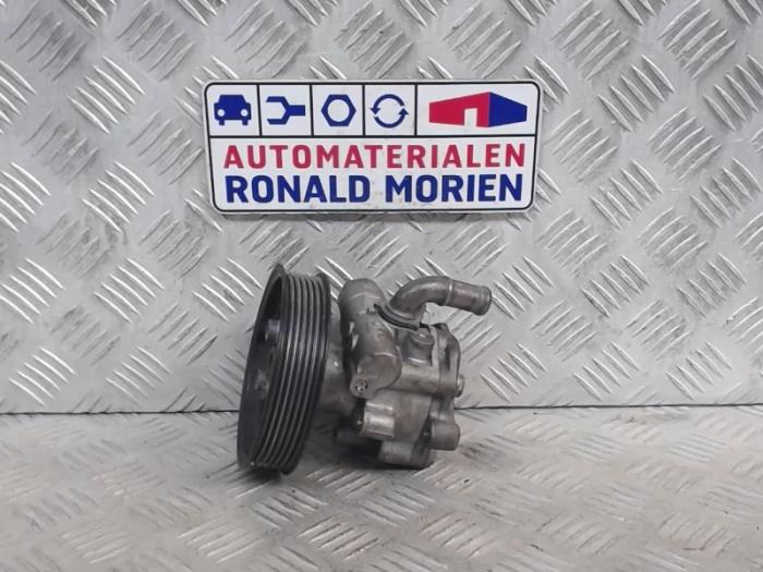 Usagé Pompe de direction Volkswagen Caddy Combi III (2KB,2KJ) 1.9 TDI Prix € 25,00 Règlement à la marge proposé par Automaterialen Ronald Morien B.V.