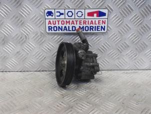 Used Power steering pump Peugeot 407 SW (6E) 1.6 HDiF 16V Price € 95,00 Margin scheme offered by Automaterialen Ronald Morien B.V.