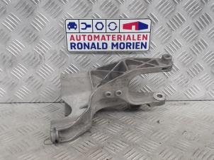 Used Engine mount Volkswagen Transporter Price on request offered by Automaterialen Ronald Morien B.V.