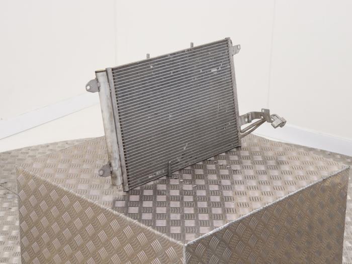 Air conditioning condenser from a Volkswagen Golf Plus (5M1/1KP) 1.4 TSI 122 16V 2010
