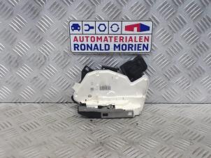 Gebrauchte Türschlossmechanik 4-türig links hinten Seat Leon (5FB) 1.6 TDI 16V Preis € 35,00 Margenregelung angeboten von Automaterialen Ronald Morien B.V.