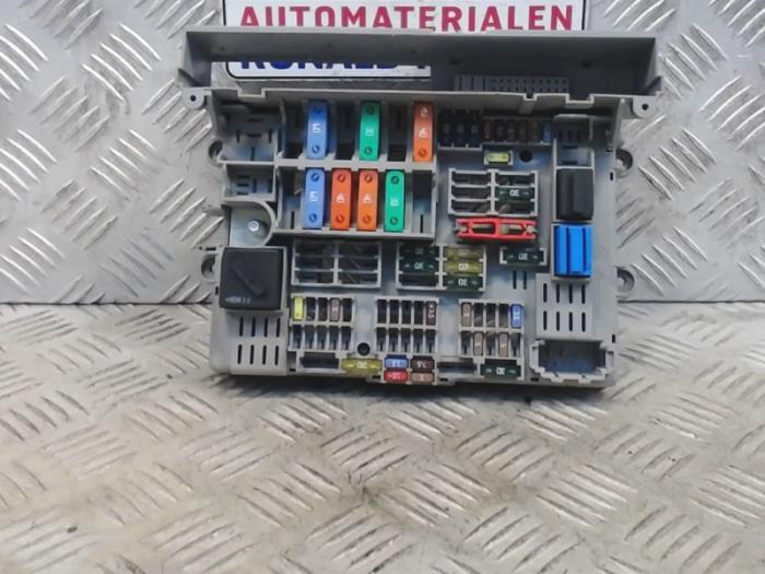 Used Bmw 3 Serie E90 320i 16v Fuse Box 6906613 Automaterialen Ronald Morien Bv Proxyparts Com