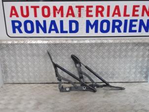 Used Set of bonnet gas struts BMW 3 serie (E90) 320i 16V Price € 50,00 Margin scheme offered by Automaterialen Ronald Morien B.V.