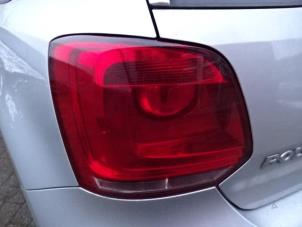 Używane Tylne swiatlo pozycyjne lewe Volkswagen Polo V (6R) 1.2 TDI 12V BlueMotion Cena € 29,50 Procedura marży oferowane przez Automaterialen Ronald Morien B.V.