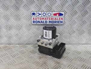 Używane Pompa ABS Ford EcoSport (JK8) Cena € 400,00 Procedura marży oferowane przez Automaterialen Ronald Morien B.V.