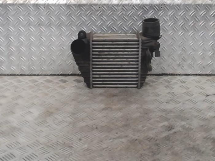 Usados Intercooler Seat Leon (1M1) 1.9 TDI 110 Precio € 45,00 Norma de margen ofrecido por Automaterialen Ronald Morien B.V.