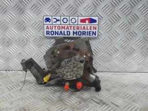 Used Mechanical fuel pump Volvo V50 Price on request offered by Automaterialen Ronald Morien B.V.