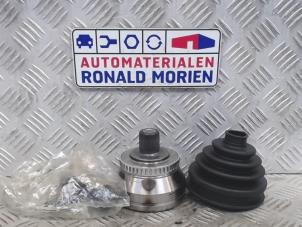 New CV joint, front Volkswagen Passat Price € 106,77 Inclusive VAT offered by Automaterialen Ronald Morien B.V.