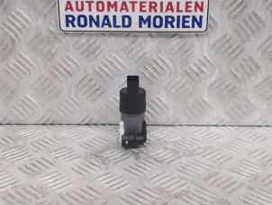 Used Windscreen washer pump Nissan Qashqai (J11) 1.6 dCi Price € 7,50 Margin scheme offered by Automaterialen Ronald Morien B.V.