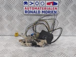 Używane Mechanizm blokady drzwi lewych wersja 2-drzwiowa Mercedes Sprinter Cena € 30,00 Procedura marży oferowane przez Automaterialen Ronald Morien B.V.
