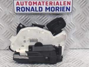 Usagé Serrure arrière gauche Skoda Octavia (5EAA) 1.0 TSI 12V Prix € 19,00 Règlement à la marge proposé par Automaterialen Ronald Morien B.V.